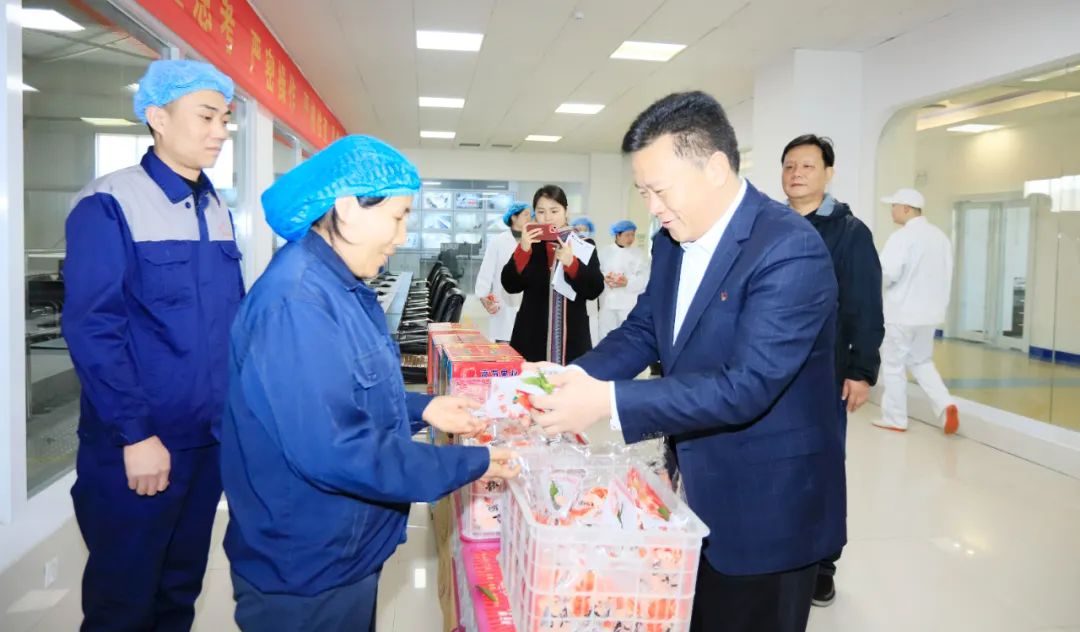 新春慰問(wèn)送關(guān)懷——集團(tuán)黨委書(shū)記、董事長(zhǎng)慰問(wèn)春節(jié)期間堅(jiān)守崗位的一線職工