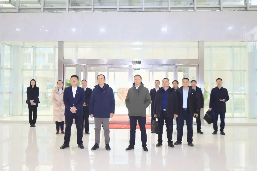 省政府國資委黨委書記、主任李濤一行到花花牛乳業(yè)集團調研