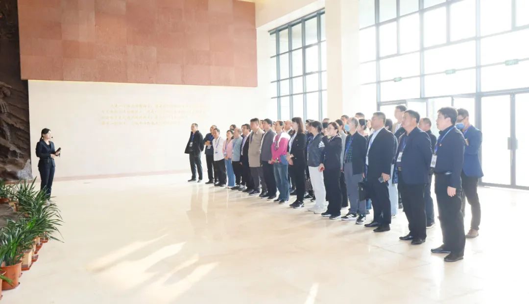 傳承紅色基因·踐行初心使命 | 花花牛乳業(yè)集團(tuán)黨務(wù)干部赴河南大別山干部學(xué)院開(kāi)展綜合素質(zhì)提升教育培訓(xùn) 傳承紅色基因·踐行初心使命 | 花花牛乳業(yè)集團(tuán)黨務(wù)干部赴河南大別山干部學(xué)院開(kāi)展綜合素質(zhì)提升教育培訓(xùn)