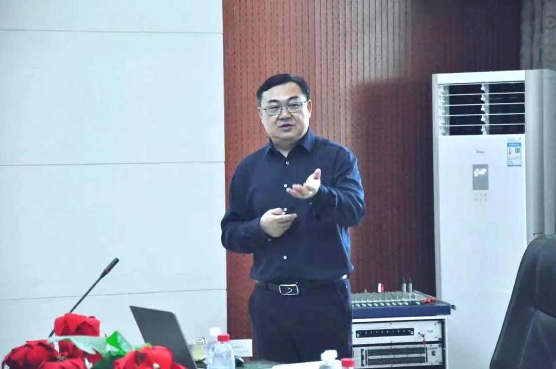 花花牛丨國家奶牛產(chǎn)業(yè)技術(shù)體系首席科學(xué)家、中國農(nóng)業(yè)大學(xué)教授李勝利一行蒞臨花花牛魯山瑞亞參觀調(diào)研