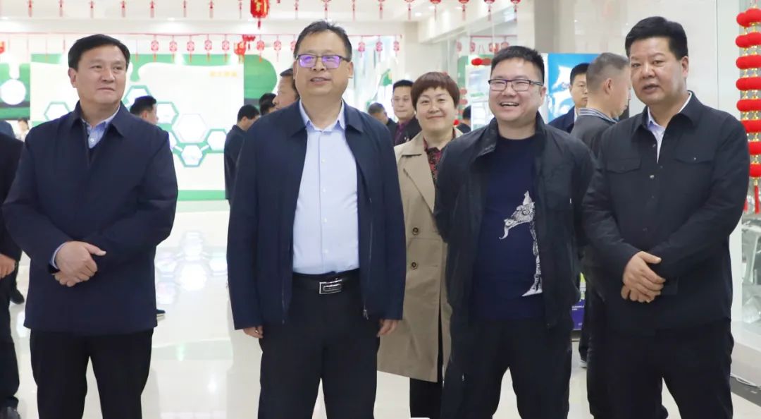 花花牛丨駐馬店市遂平縣政協(xié)黨組書記、主席張衛(wèi)東一行蒞臨花花牛魯山瑞亞牧場參觀