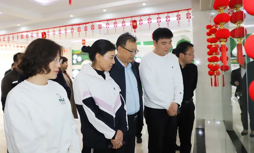 花花牛丨駐馬店市遂平縣政協(xié)黨組書記、主席張衛(wèi)東一行蒞臨花花牛魯山瑞亞牧場參觀