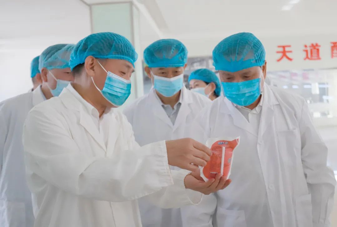 快訊丨河南省人民政府副省長武國定蒞臨花花牛乳業(yè)集團(tuán)瑞亞牧業(yè)調(diào)研奶源基地建設(shè)情況 快訊丨河南省人民政府副省長武國定蒞臨花花牛乳業(yè)集團(tuán)瑞亞牧業(yè)調(diào)研奶源基地建設(shè)情況