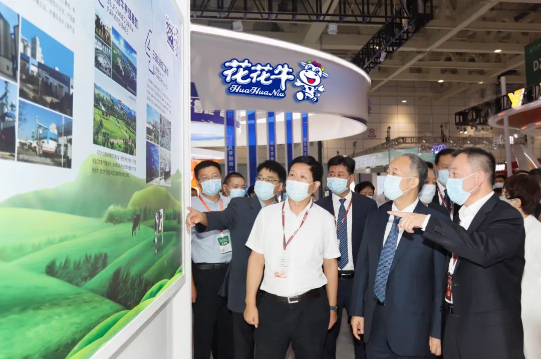 第十三屆奶業(yè)大會暨D20峰會在泉城濟南召開 | 花花牛乳業(yè)榮膺“優(yōu)秀乳品加工企業(yè)” 第十三屆奶業(yè)大會暨D20峰會在泉城濟南召開 | 花花牛乳業(yè)榮膺“優(yōu)秀乳品加工企業(yè)”