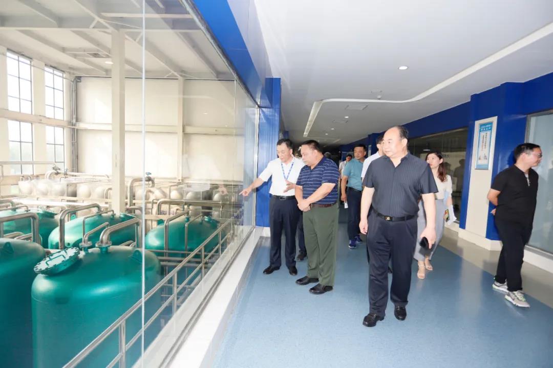 快訊 | 河南省人民政府食品安全委員會辦公室第三批食品安全示范區(qū)驗(yàn)收組領(lǐng)導(dǎo)蒞臨花花牛乳業(yè)集團(tuán)驗(yàn)收食品安全示范區(qū)建設(shè)情況