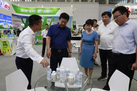 致敬祖國70華誕 |花花牛亮相第十屆中國奶業(yè)大會 致敬祖國70華誕 |花花牛亮相第十屆中國奶業(yè)大會