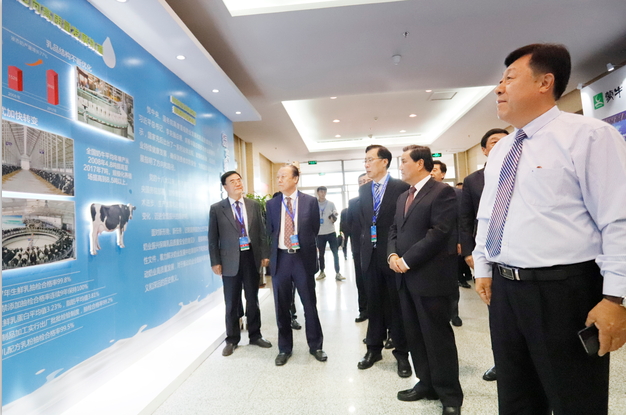 花花牛亮相中國奶業(yè)20強呼倫貝爾峰會，共話中國奶業(yè)振興！