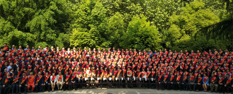 河南花花牛乳業(yè)集團(tuán)股份有限公司阮曉琦、王曉龍榮獲“鄭州市勞動模范”榮譽(yù)稱號