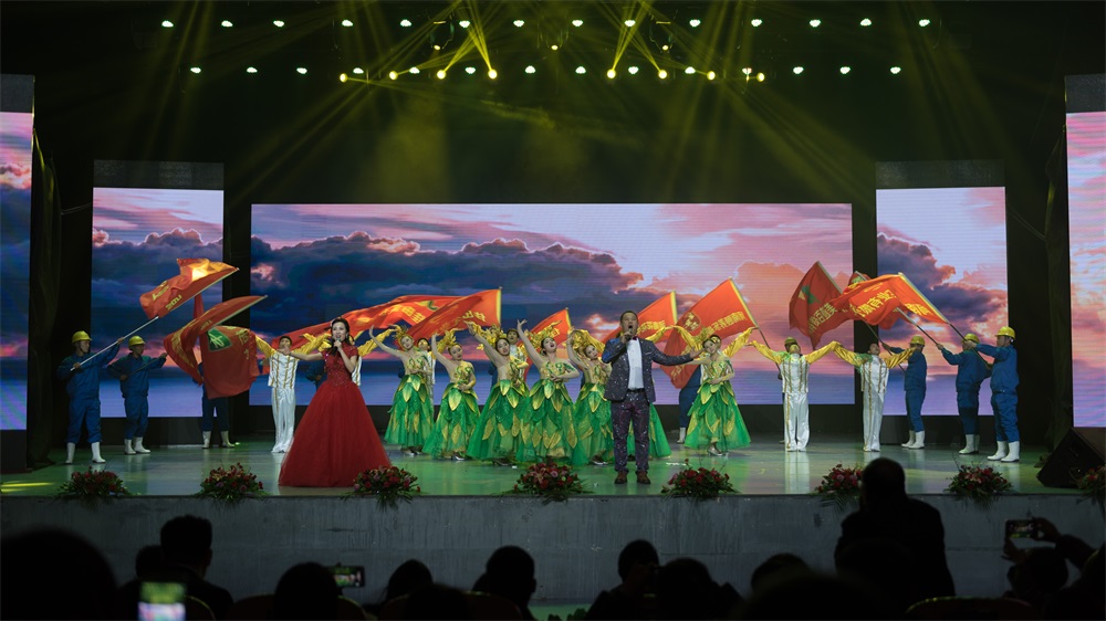 “不忘初心、聚力前行” 花花牛集團(tuán)2018迎新春聯(lián)歡會(huì)隆重舉行