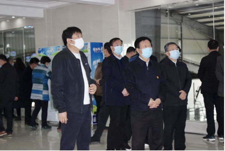 平頂山市委書記周斌一行蒞臨花花牛乳業(yè)集團 魯山瑞亞牧業(yè)有限公司調(diào)研疫情防控和復工復產(chǎn)情況 平頂山市委書記周斌一行蒞臨花花牛乳業(yè)集團 魯山瑞亞牧業(yè)有限公司調(diào)研疫情防控和復工復產(chǎn)情況