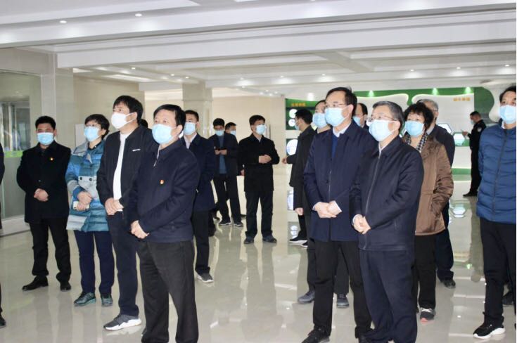 平頂山市委書記周斌一行蒞臨花花牛乳業(yè)集團 魯山瑞亞牧業(yè)有限公司調(diào)研疫情防控和復工復產(chǎn)情況 平頂山市委書記周斌一行蒞臨花花牛乳業(yè)集團 魯山瑞亞牧業(yè)有限公司調(diào)研疫情防控和復工復產(chǎn)情況