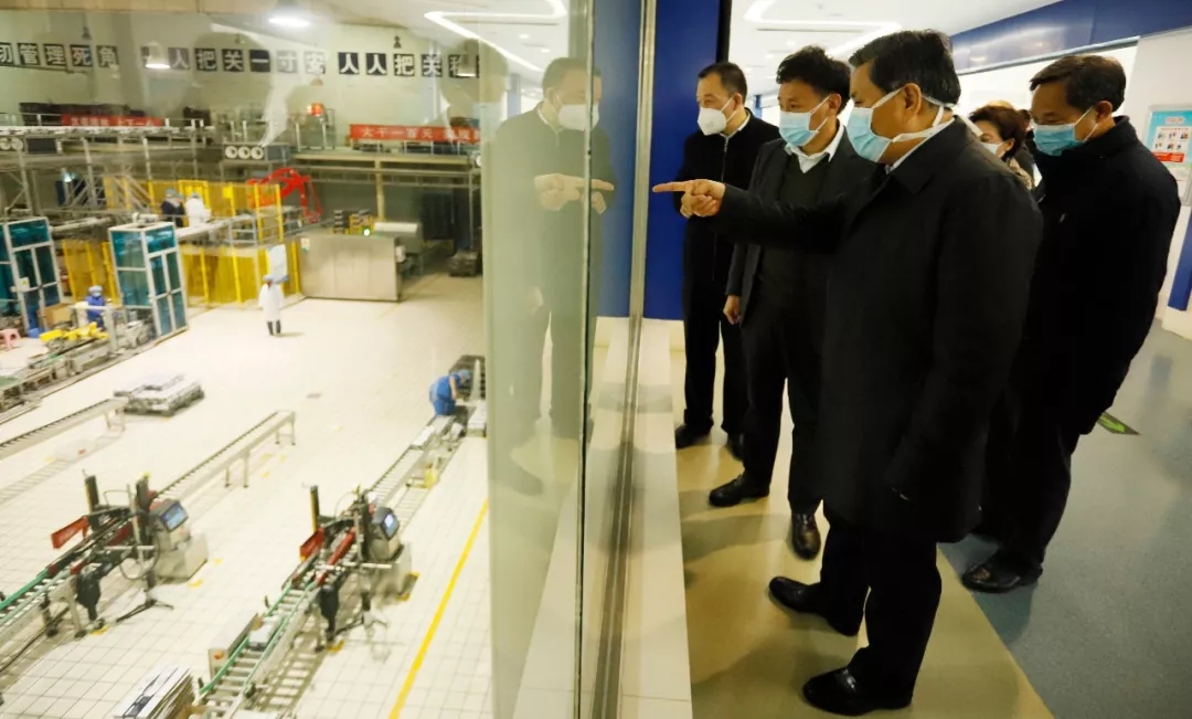 快訊丨河南省副省長武國定蒞臨花花牛乳業(yè)集團調研重點保障企業(yè)復工復產情況 快訊丨河南省副省長武國定蒞臨花花牛乳業(yè)集團調研重點保障企業(yè)復工復產情況