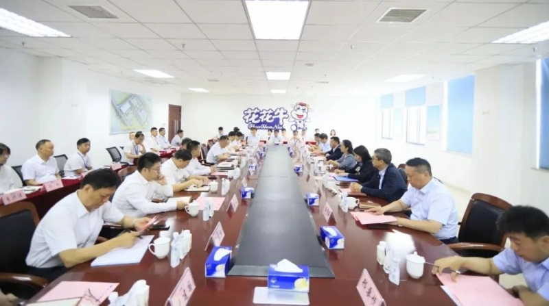 揚(yáng)帆起航 譜寫(xiě)絢麗新篇章 | 花花牛乳業(yè)集團(tuán)新一屆董事會(huì)成立并召開(kāi)中高層以上領(lǐng)導(dǎo)干部會(huì)議