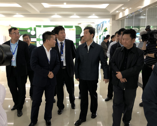 河南省委副書記、省長陳潤兒一行蒞臨 花花牛集團魯山瑞亞牧業(yè)有限公司視察調(diào)研